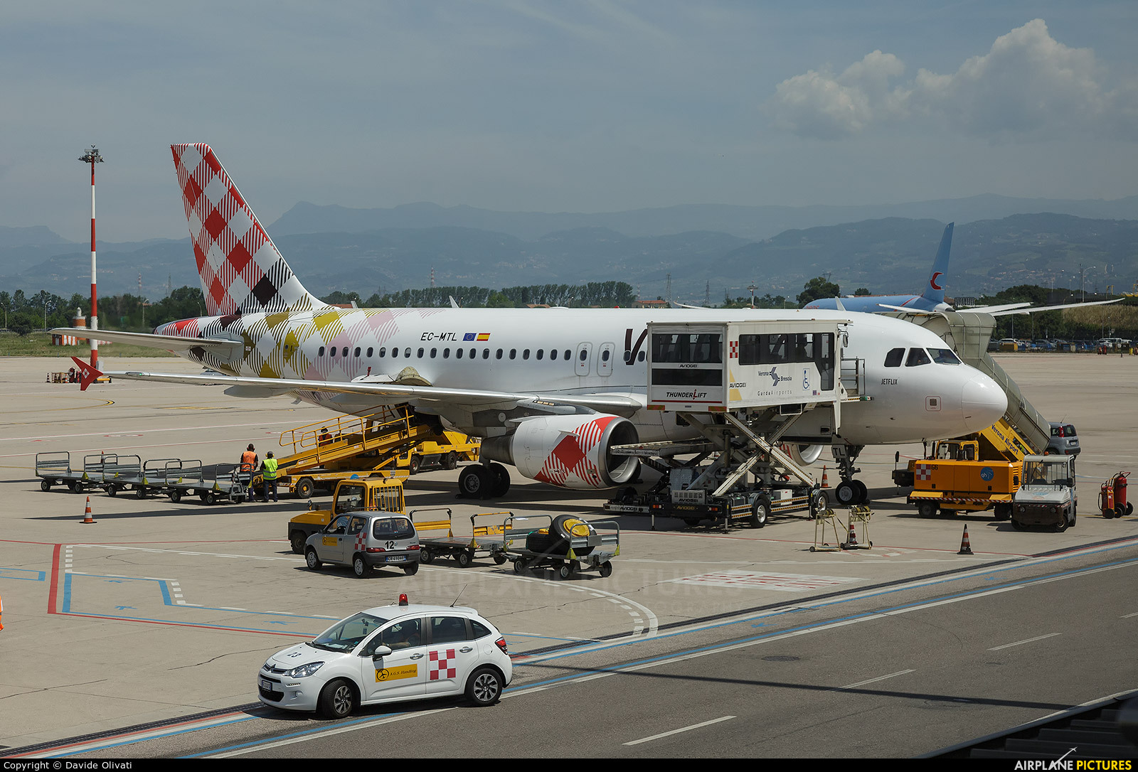 - Airport Overview - aircraft at Verona - Villafranca
