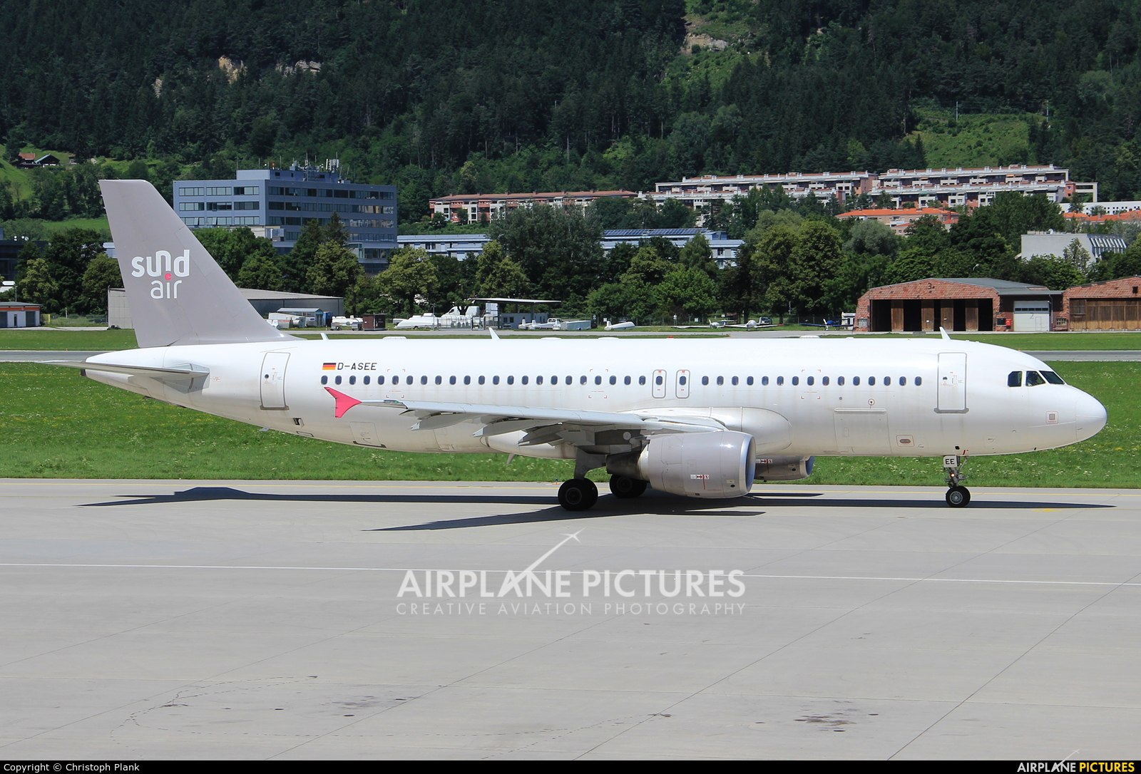 Sundair D-ASEE aircraft at Innsbruck