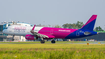 HA-LXW - Wizz Air Airbus A321