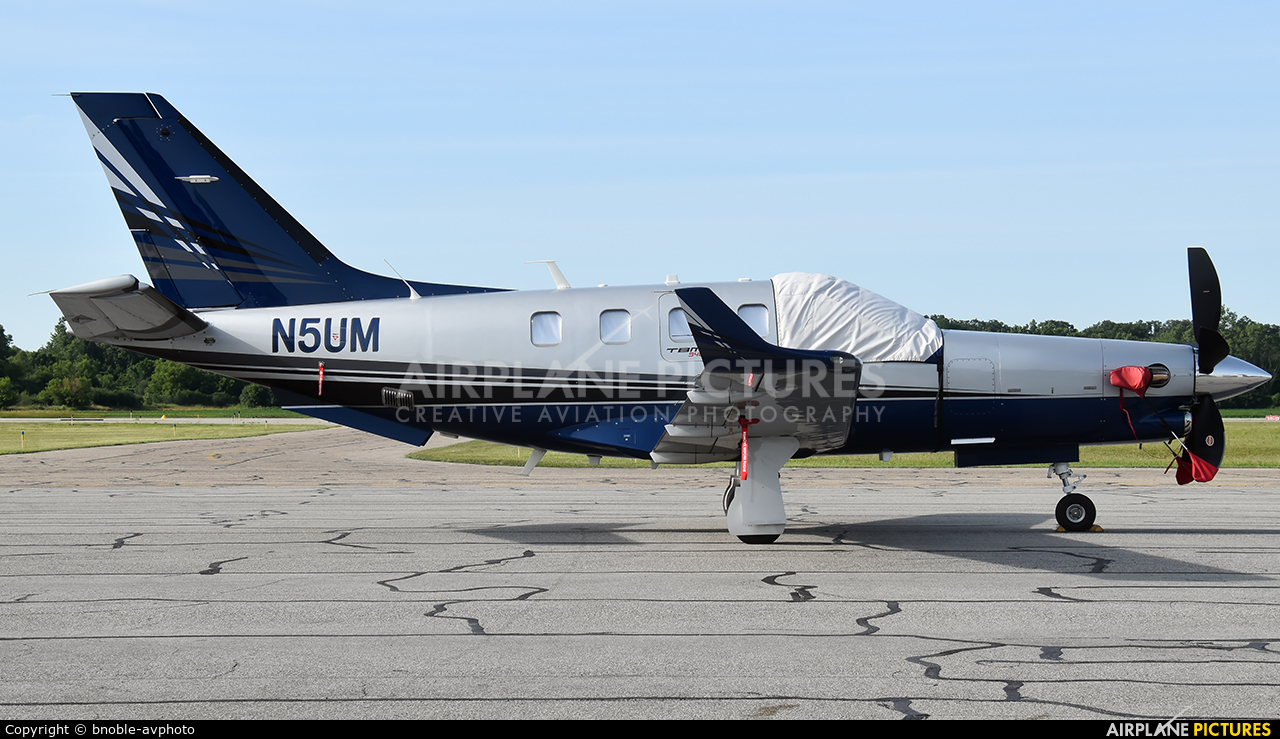 Private N5UM aircraft at Ann Arbor Municipal