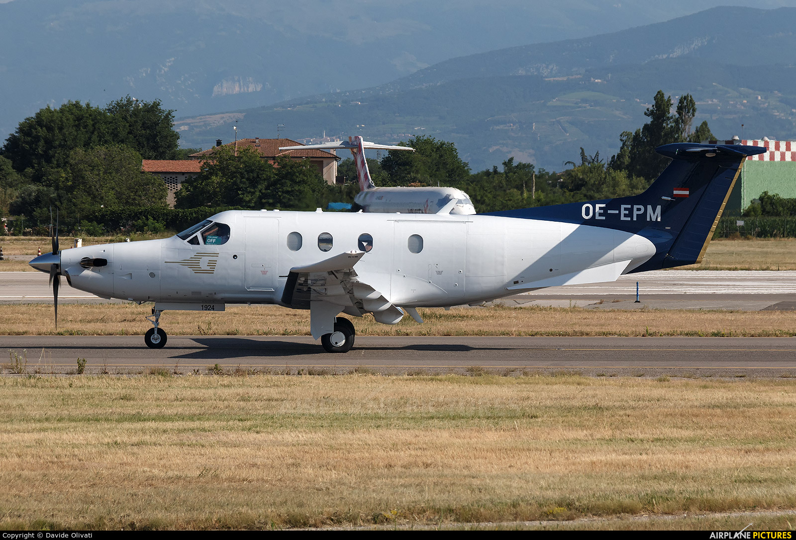 Private OE-EPM aircraft at Verona - Villafranca
