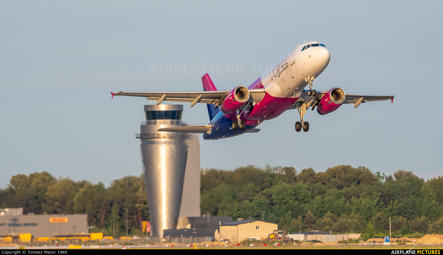 Wizz Air HA-LPJ aircraft at Katowice - Pyrzowice