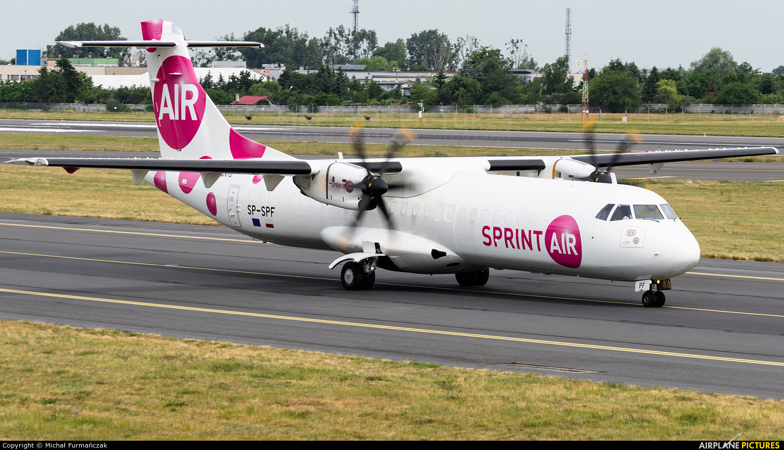 Sprint Air SP-SPF aircraft at Poznań - Ławica
