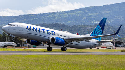 N76508 - United Airlines Boeing 737-800