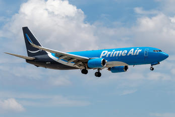 N5113A - Amazon Prime Air Boeing 737-800