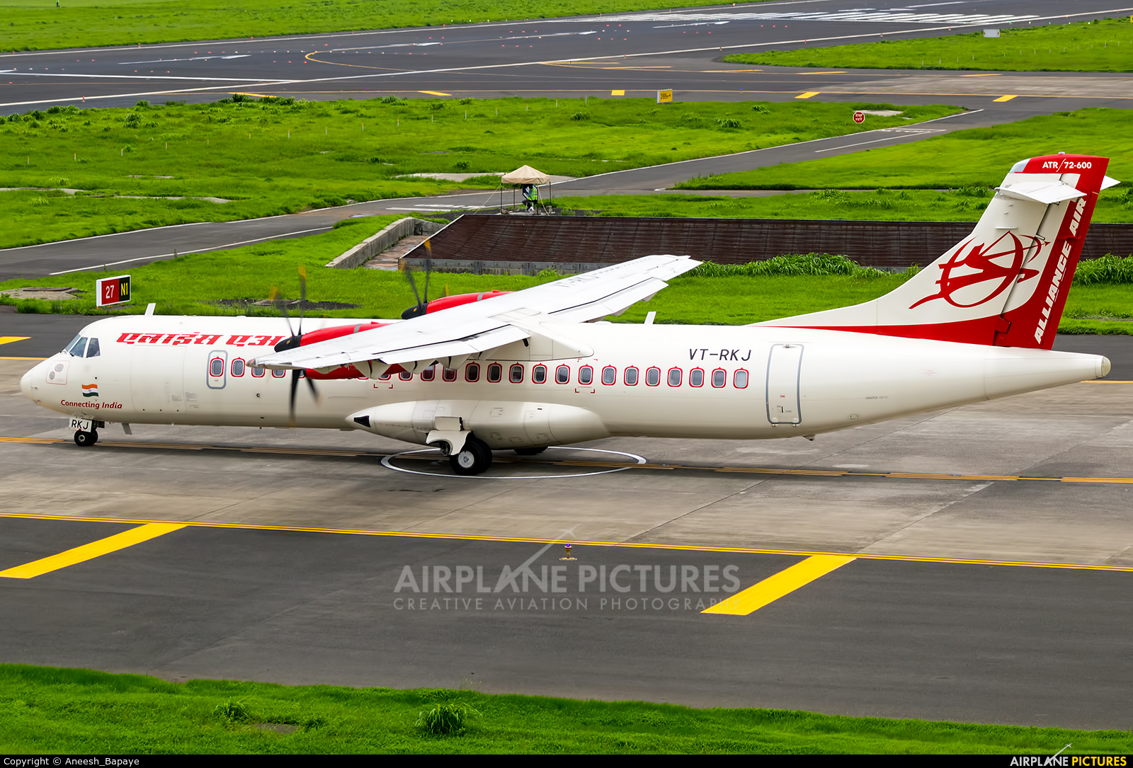 Alliance Air VT-RKJ aircraft at Mumbai - Chhatrapati Shivaji Intl