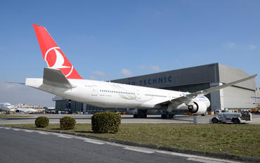 TC-LKA - Turkish Airlines Boeing 777-300ER