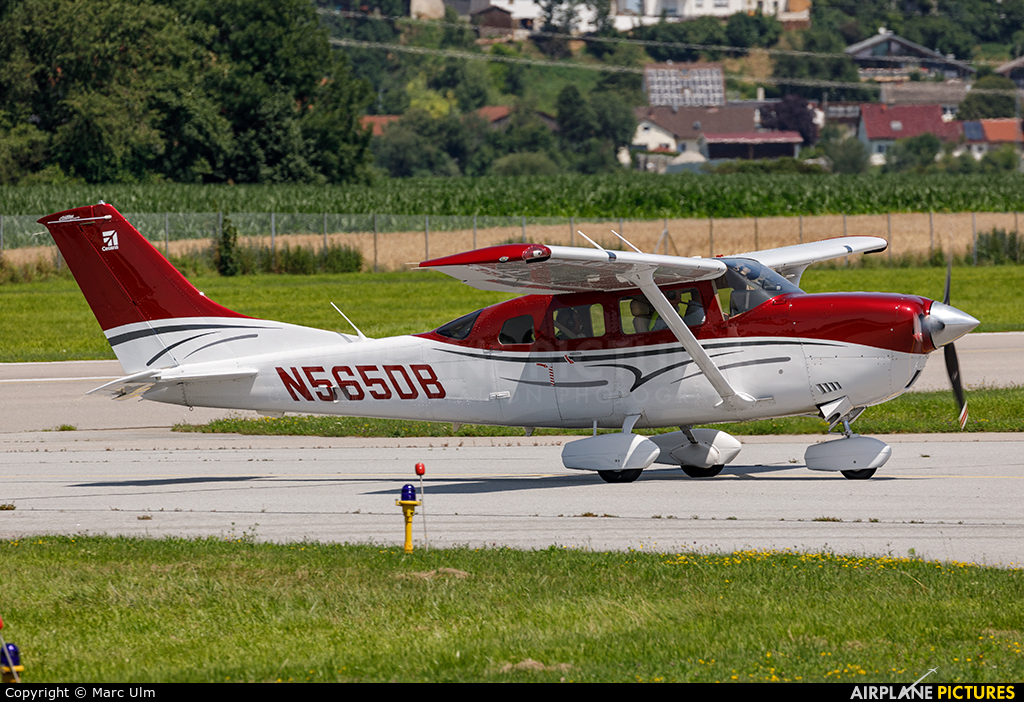 Private N565DB aircraft at Augsburg