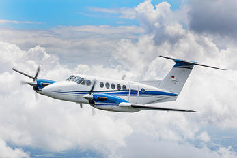 - - Private Beechcraft 200 King Air