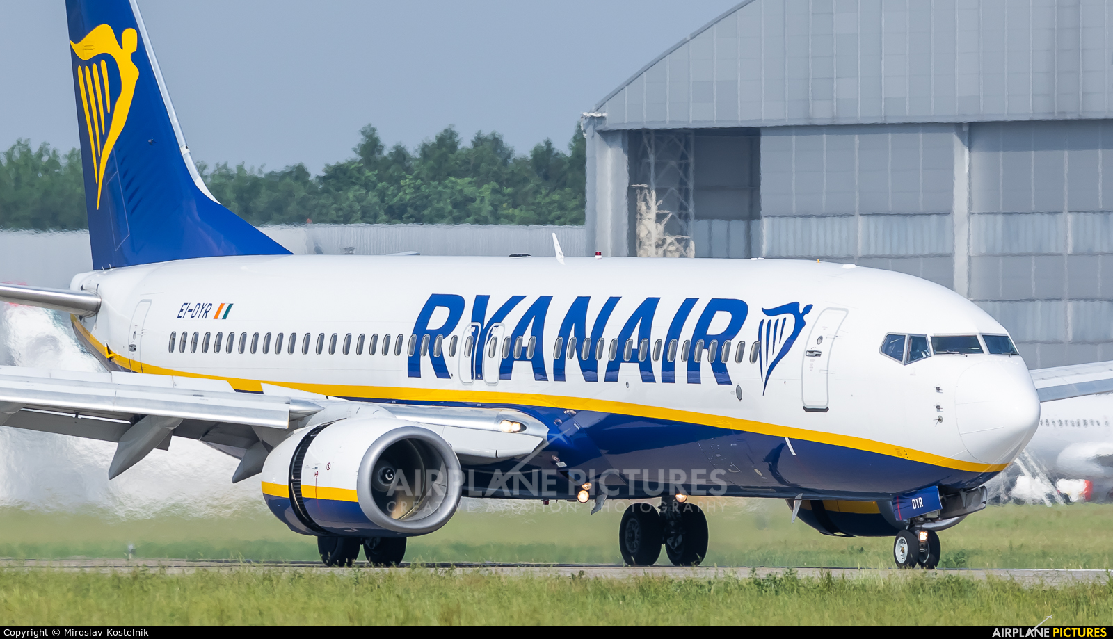 Ryanair EI-DYR aircraft at Ostrava Mošnov