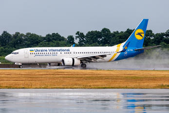 UR-PSQ - Ukraine International Airlines Boeing 737-800