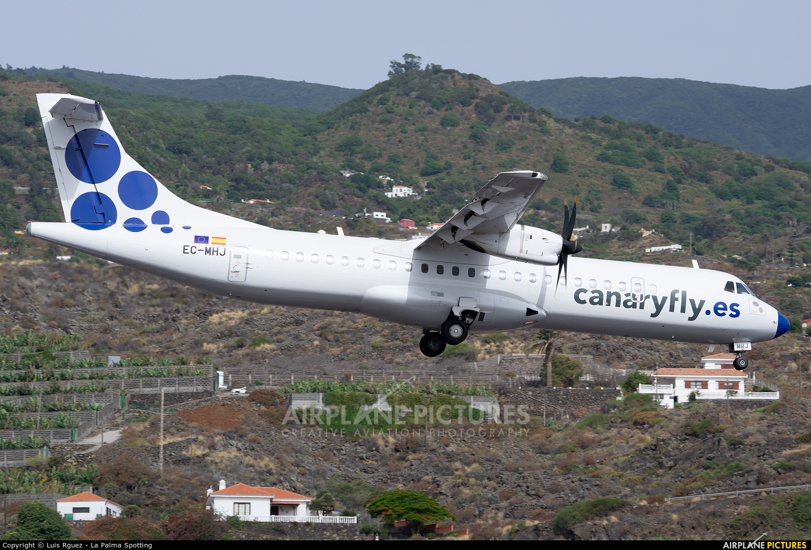 CanaryFly EC-MHJ aircraft at Santa Cruz de La Palma