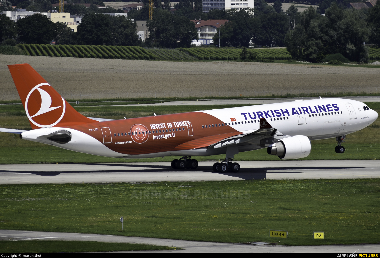Turkish Airlines TC-JIZ aircraft at Geneva Intl