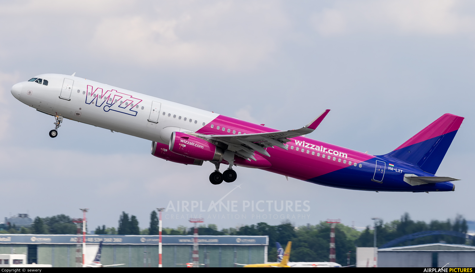 Wizz Air HA-LXY aircraft at Warsaw - Frederic Chopin