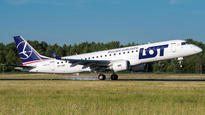 SP-LMC - LOT - Polish Airlines Embraer ERJ-190 (190-100)