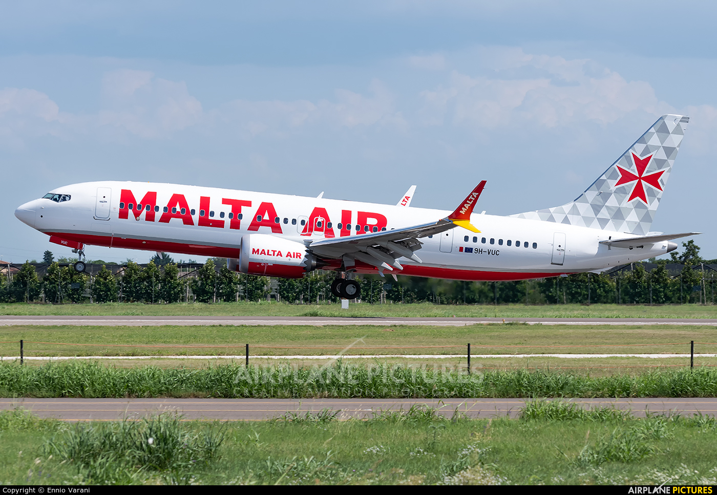 Malta Air 9H-VUC aircraft at Verona - Villafranca