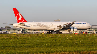 TC-LJF - Turkish Airlines Boeing 777-300ER