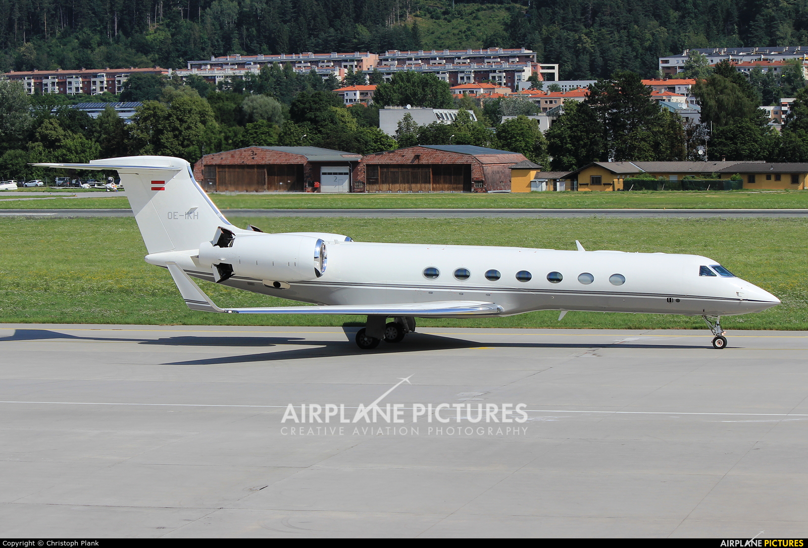 Avcon Jet OE-IKH aircraft at Innsbruck