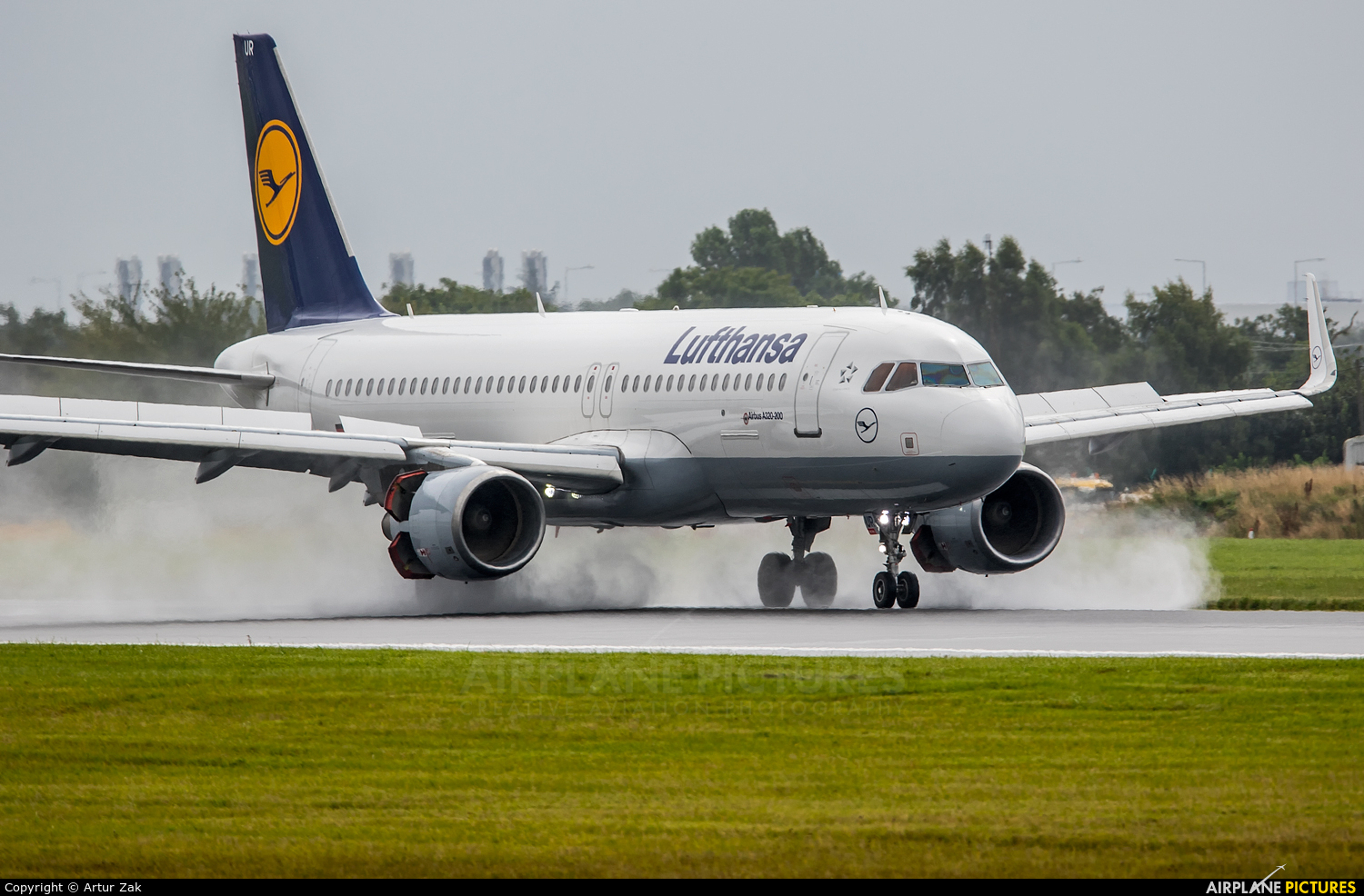 Lufthansa D-AIUR aircraft at Dublin
