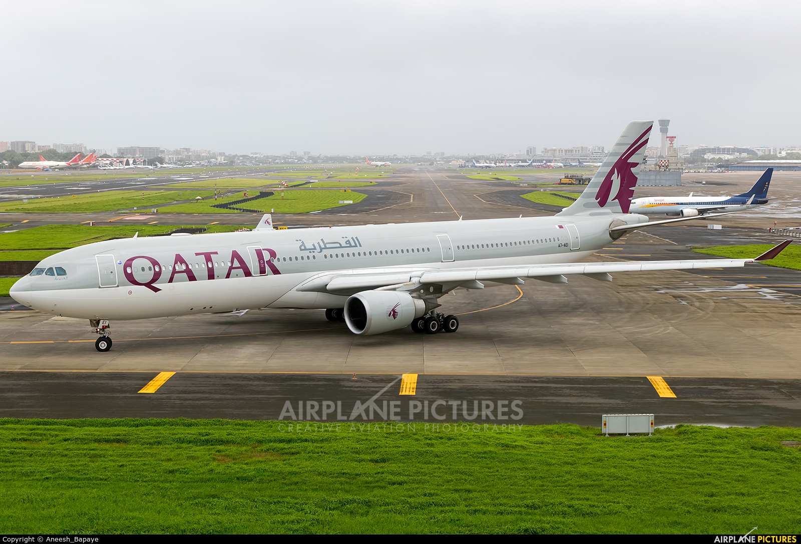 Qatar Airways A7-AEI aircraft at Mumbai - Chhatrapati Shivaji Intl