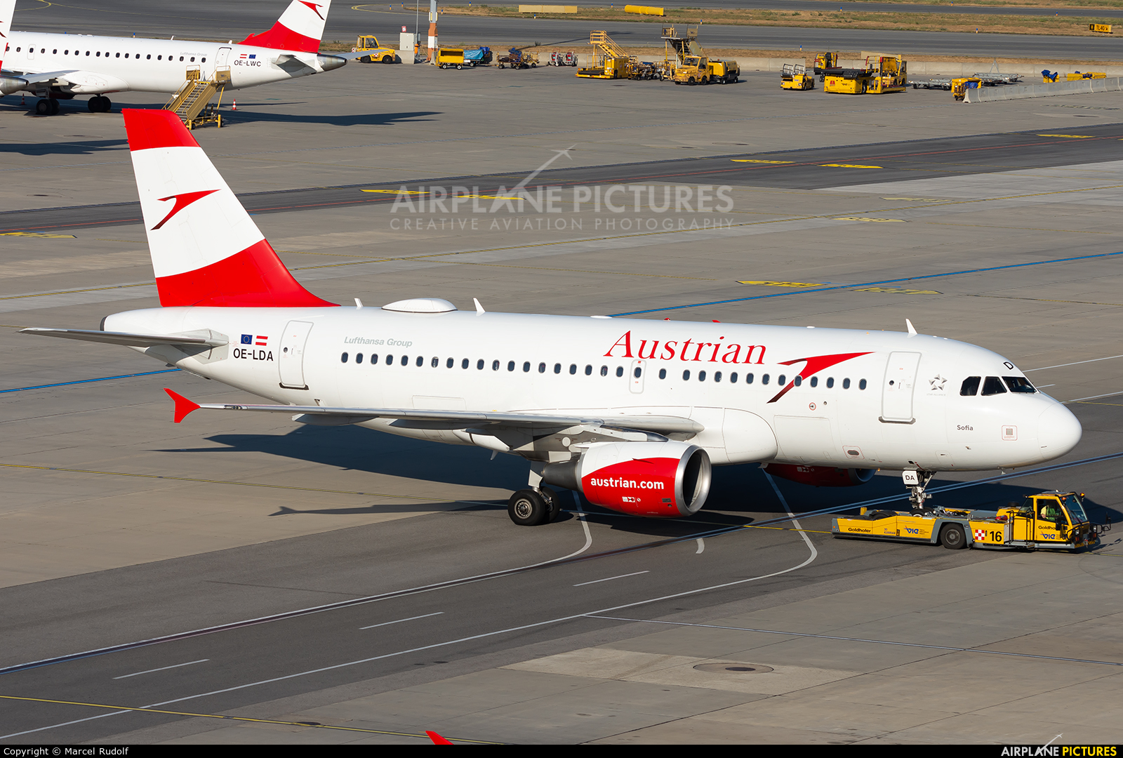 Austrian Airlines/Arrows/Tyrolean OE-LDA aircraft at Vienna - Schwechat