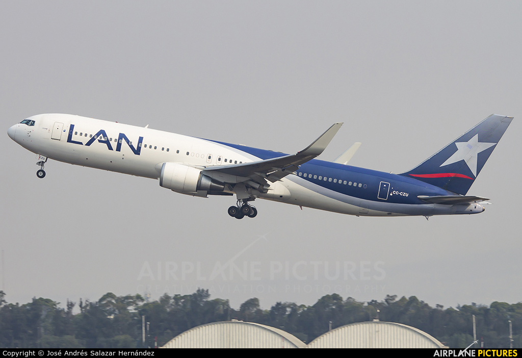LAN Airlines CC-CZU aircraft at Mexico City - Licenciado Benito Juarez Intl