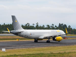 EC-MJC - Vueling Airlines Airbus A320