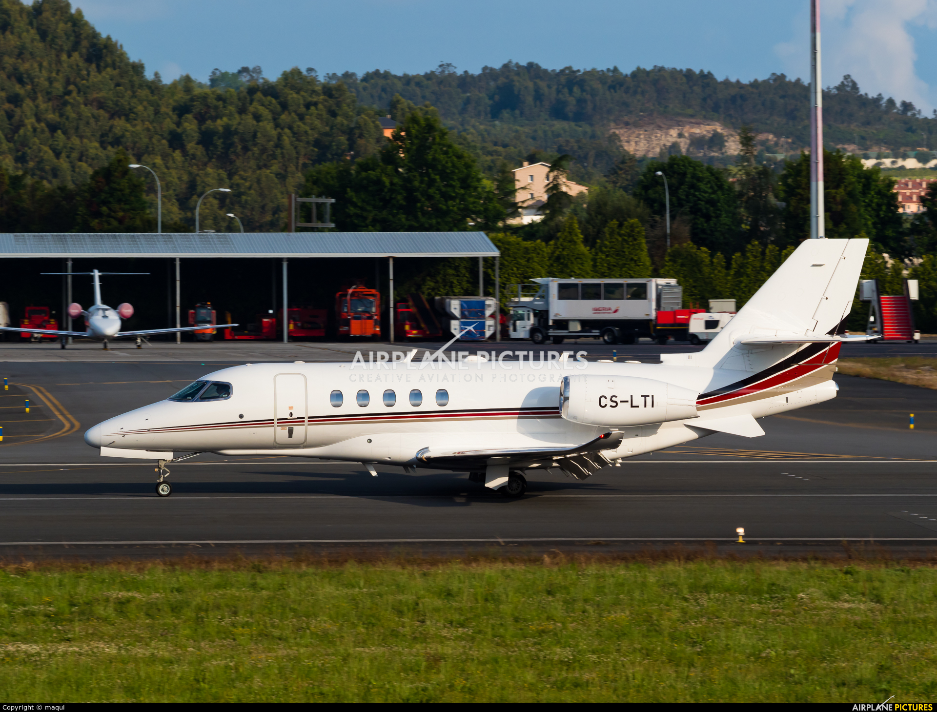 NetJets Europe (Portugal) CS-LTI aircraft at La Coruña