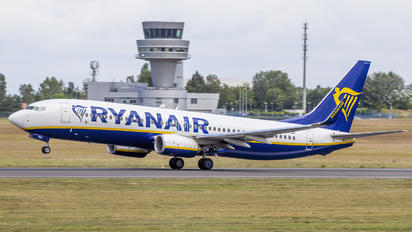 SP-RSQ - Ryanair Sun Boeing 737-8AS