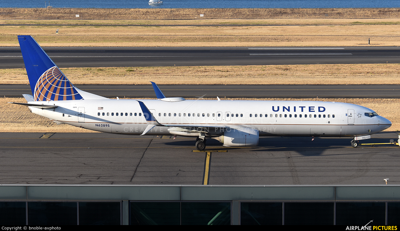 United Airlines N62895 aircraft at Portland