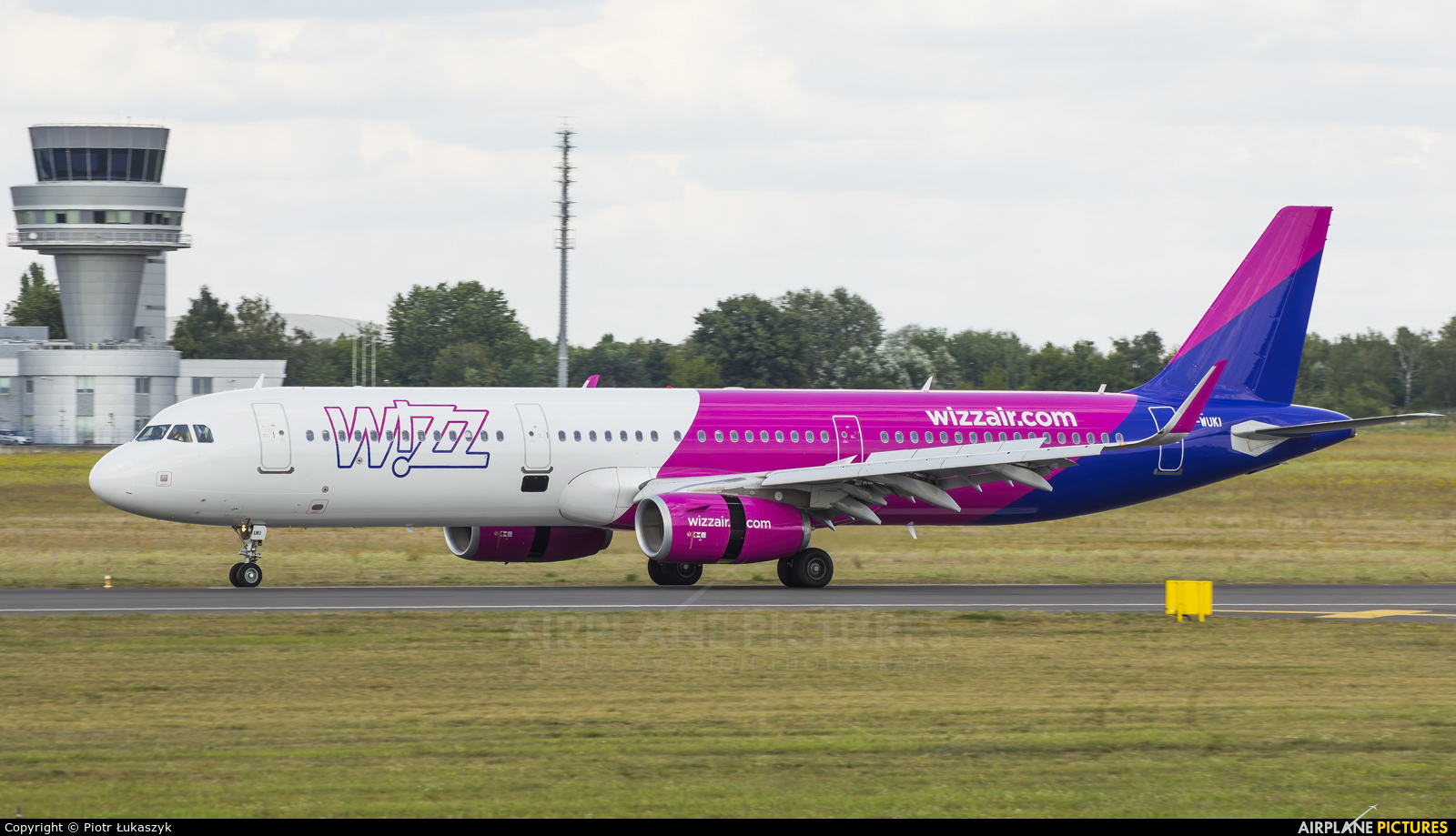 Wizz Air UK G-WUKI aircraft at Poznań - Ławica