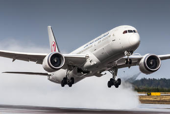 JA881J - JAL - Japan Airlines Boeing 787-9 Dreamliner