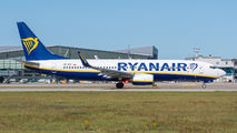 Ryanair Sun SP-RSG image