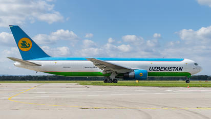 UK67002 - Uzbekistan Airways Boeing 767-300