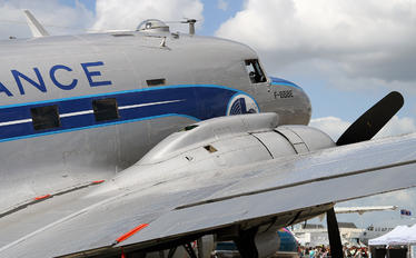F-AZTE - Dakota et Compagnie Douglas C-47A Skytrain