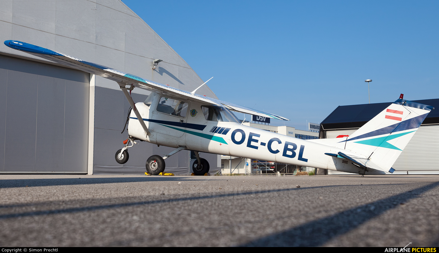 Private OE-CBL aircraft at Linz