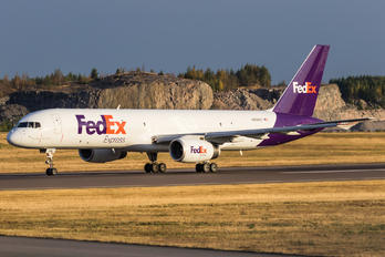 N916FD - FedEx Federal Express Boeing 757-200F
