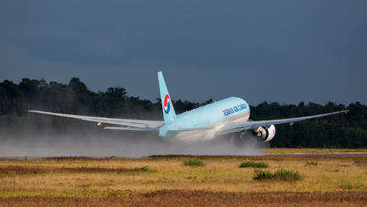 HL8285 - Korean Air Cargo Boeing 777F