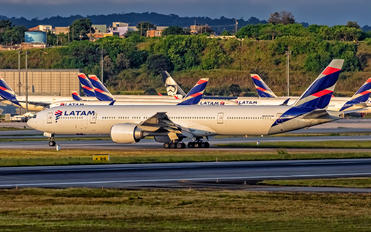 PT-MUJ - LATAM Brasil Boeing 777-300ER