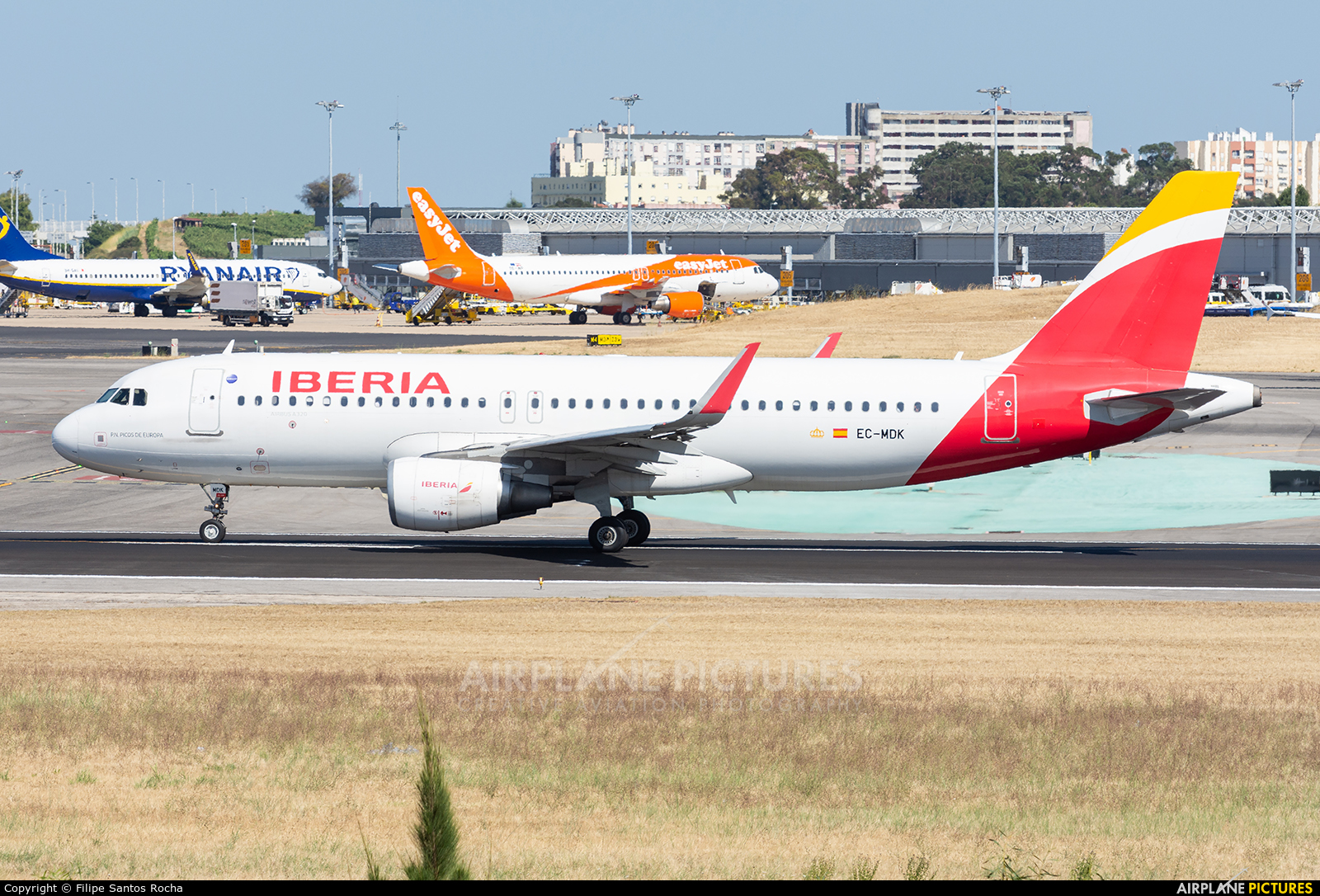 Iberia EC-MDK aircraft at Lisbon