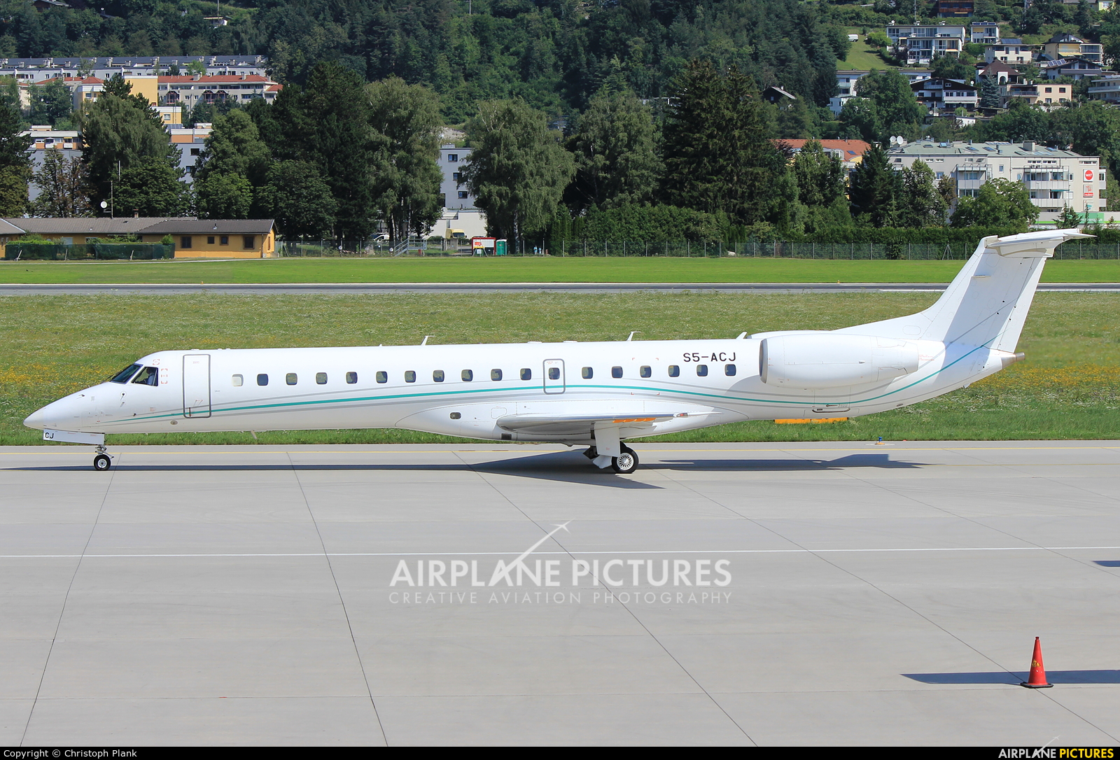 Aero4m S5-ACJ aircraft at Innsbruck