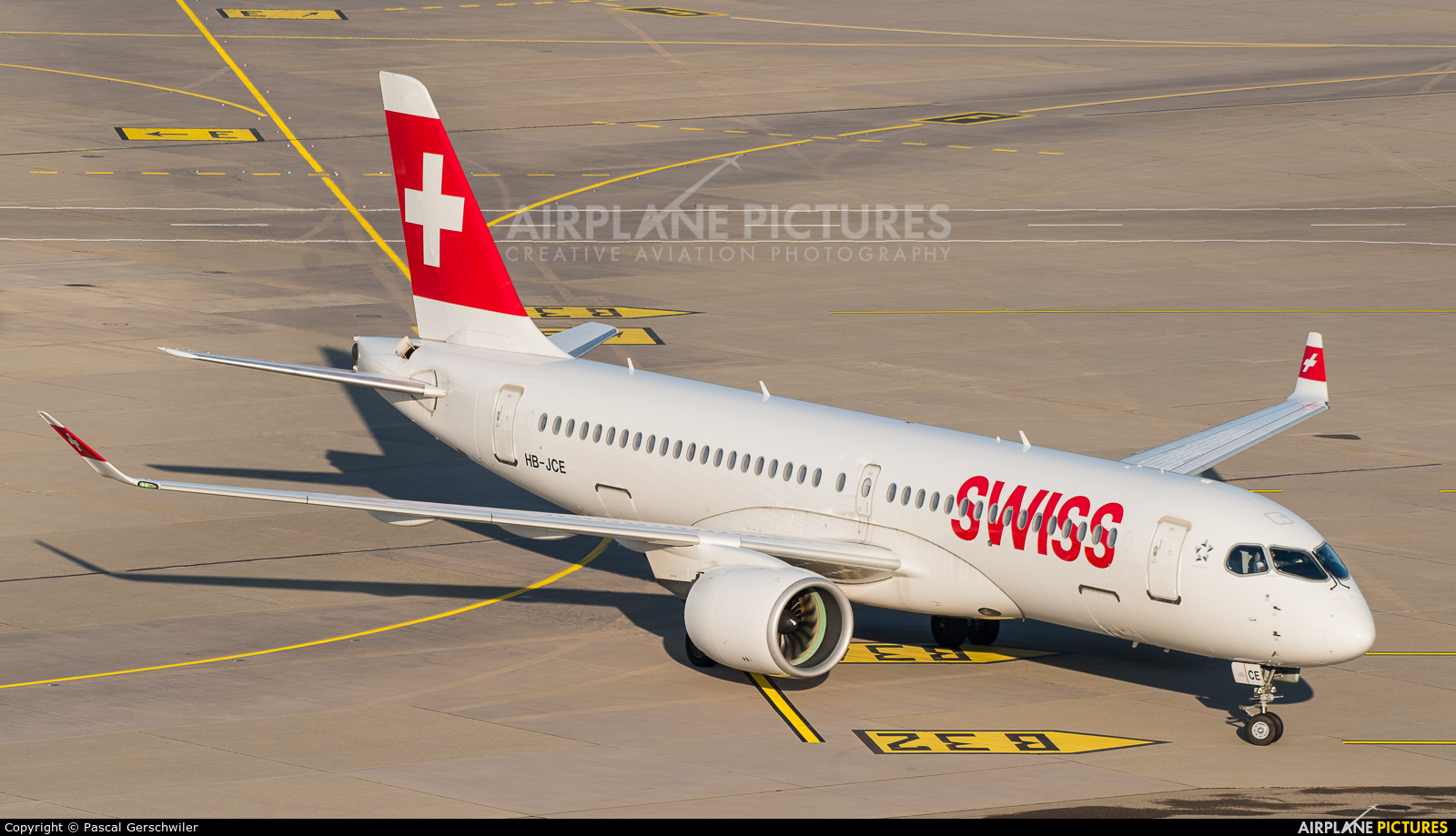 Swiss HB-JCE aircraft at Zurich