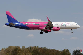HA-LXZ - Wizz Air Airbus A321