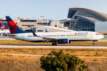 N389DA - Delta Air Lines Boeing 737-800