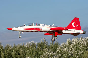 70-3009 - Turkey - Air Force : Turkish Stars Canadair 5B-2000 Freedom Fighter