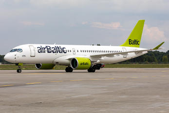 YL-CSH - Air Baltic Airbus A220-300