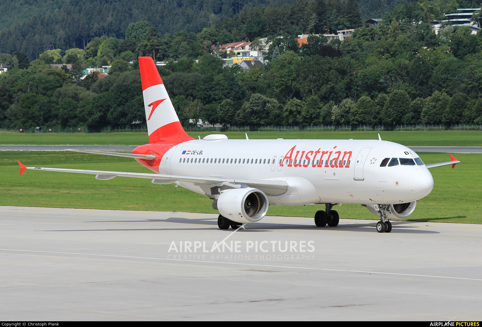 Austrian Airlines/Arrows/Tyrolean OE-LBL aircraft at Innsbruck