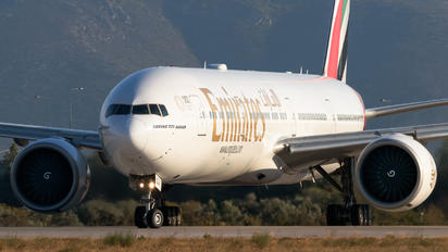 A6-ECJ - Emirates Airlines Boeing 777-300ER