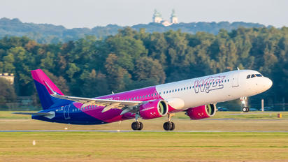 HA-LZA - Wizz Air Airbus A321 NEO