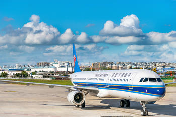 B-6660 - China Southern Airlines Airbus A321